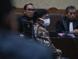 Mantan Menteri Komunikasi dan Informatika Menghadapi Tuntutan Penjara 15 Tahun dalam Kasus Korupsi BTS 4G