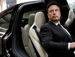 Elon Musk Berubah Menjadi Orang Terkaya Dunia dan Penguasa Antariksa