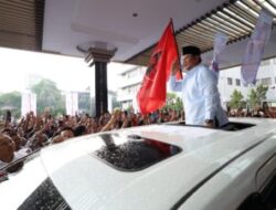 Pawai Perkusi dan Tarian Menyambut Kedatangan Prabowo di Bandung