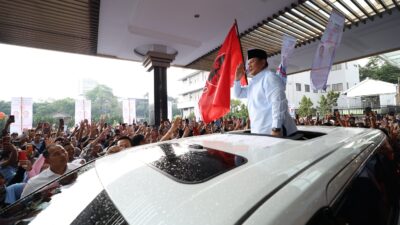 Pawai Perkusi dan Tarian Menyambut Kedatangan Prabowo di Bandung