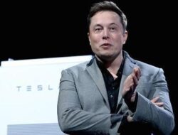 Bagaimana Penguntit Elon Musk Memperoleh Penghargaan Forbes?