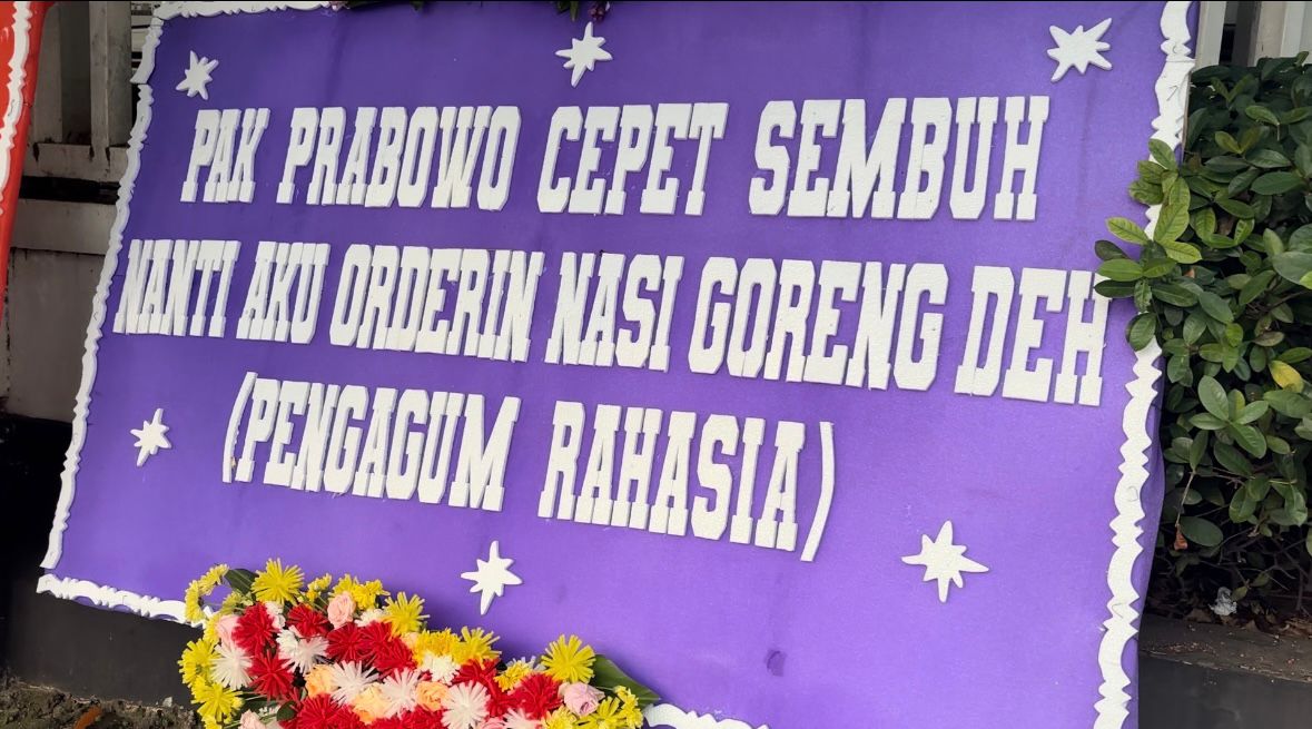 Masyarakat dan Pemerintah Mengirimkan Karangan Bunga Dukungan untuk Prabowo Subianto setelah Operasi di RSPPN Bintaro