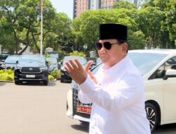 Prabowo Subianto Berlari Ringan dan Menunjukkan Pose Silat di Istana Presiden Setelah Operasi Kaki