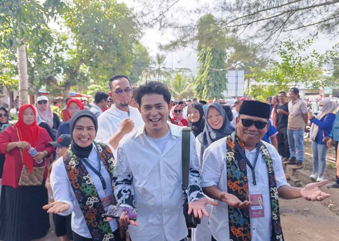 Cakra Khan Mendukung Pasangan Citra-Ino di KPU Pangandaran