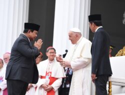 Prabowo Subianto Berbagi Momemtum Bersalaman dengan Paus Fransiskus: “Indonesia Diberkati dengan Keragaman dan Harmoni”