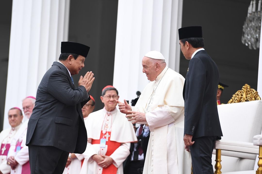 Prabowo Subianto Berbagi Momemtum Bersalaman dengan Paus Fransiskus: “Indonesia Diberkati dengan Keragaman dan Harmoni”