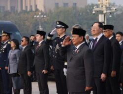 Hormati Pahlawan, Prabowo Subianto Letakkan Bunga di Monumen Pahlawan Rakyat Tiananmen