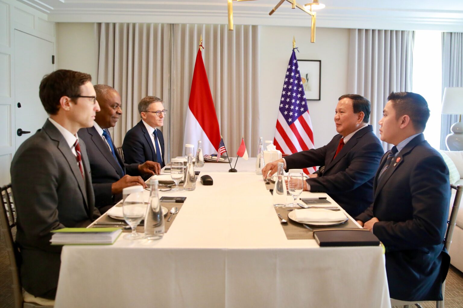 Prabowo Subianto Hosts U.S. Defense Secretary Visit: Exchanges Strategic Insights and Information