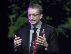 “Alasan CEO Intel Mundur: Wawasan Raksasa Chip AS”