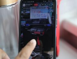 Penyebab Ilmiah Hilangnya Waktu 2 Jam Saat Aktif di Medsos
