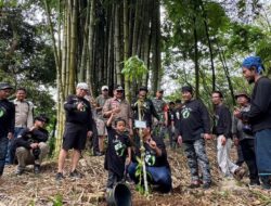Yayasan Paseban dan Arista Montana Berkomitmen Mengelola Alam Megamendung dengan Penanaman Pohon