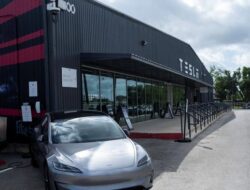 Mobil Baru Tesla: Antarpengiriman Otomatis Ke Rumah Anda