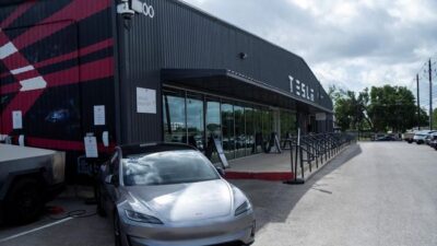 Mobil Baru Tesla: Antarpengiriman Otomatis Ke Rumah Anda