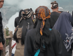 Kesucian Ritual dalam Pelukan Gunung